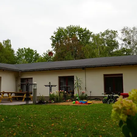 Zum Historischen Kalkwerk בית הארחה Bahretal