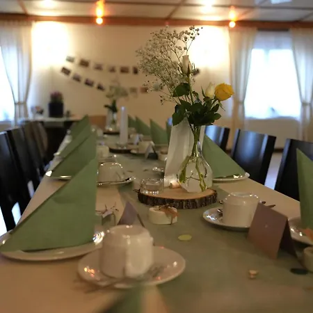 Zum Historischen Kalkwerk בית הארחה Bahretal